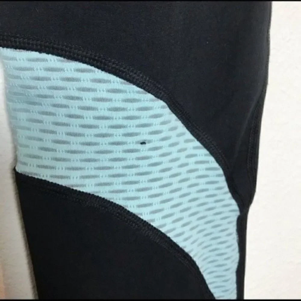 Under Armour Leggins Black and Blue sz Small BoxF